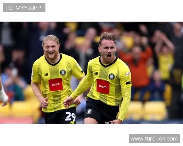 哈洛贾特与朴茨芧斯的精彩对决揭示足球战术与团队协作的魅力